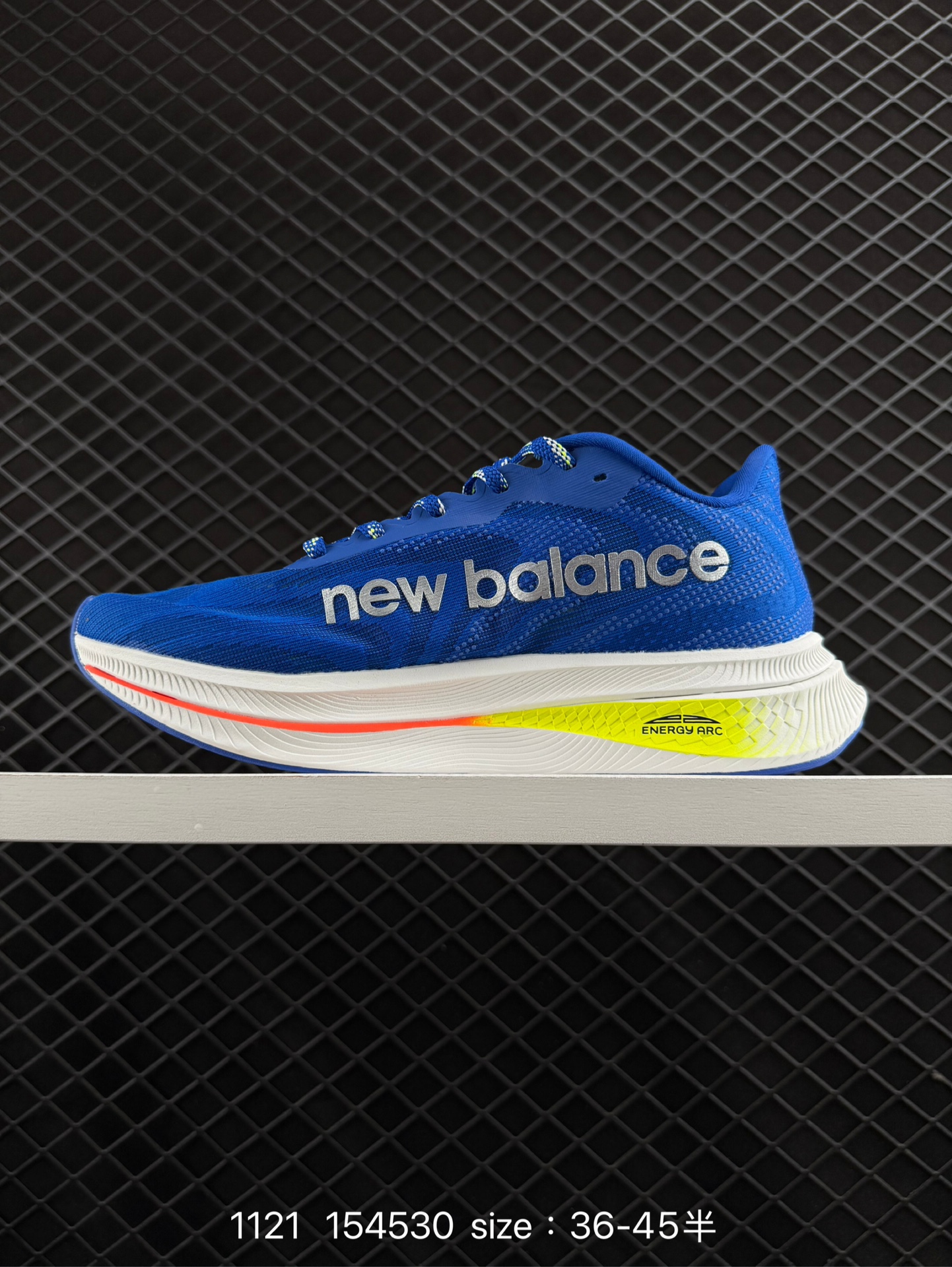 New Balance FuelCell SuperComp Trainer V2